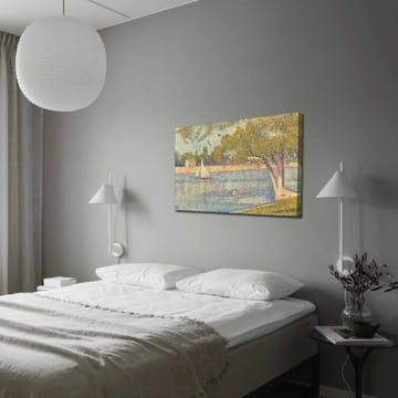 Lerretsbilde 70x100 cm - Idyllisk innsjølandskap med seilbåter og trær som gjenspeiler en rolig sommerstemning - Grønn / Blå / Beige - Interiør - Maleri & posters - Lerretsbilder