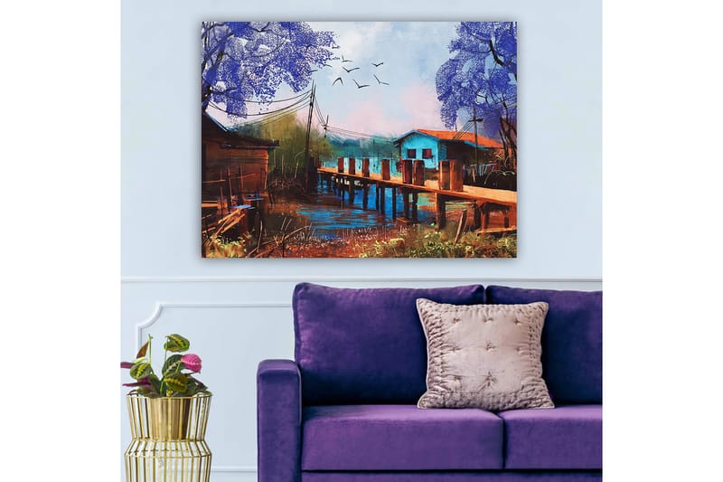 Lerretsbilde 70x100 cm - Idyllisk landskapsmaleri med en brygge som strekker seg over en rolig vannflate, omgitt av fargerike hus og trær i lilla nyanser, Lilla / Blå / Brun