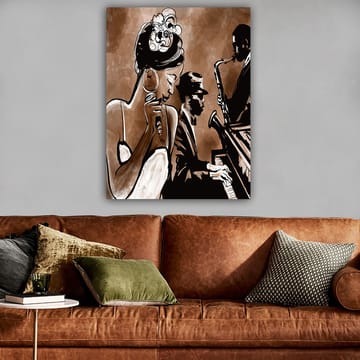 Lerretsbilde 70x100 cm - Jazzsanger fremfører en sang med musikere i bakgrunnen - Brun / Svart / Hvit - Interiør - Maleri & posters - Lerretsbilder