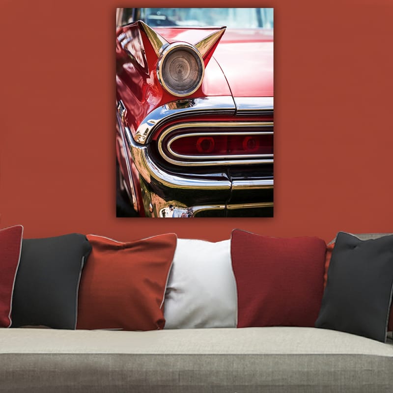 Lerretsbilde 70x100 cm - Klassisk bil med en særegen rød farge og skinnende kromdetaljer - Rød / Krom (sølv) - Interiør - Maleri & posters - Lerretsbilder