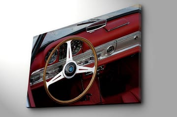 Lerretsbilde 70x100 cm - Klassisk bilinteriør med fokus på rattet og dashbordet - Rød / Sølv / Svart - Interiør - Maleri & posters - Lerretsbilder