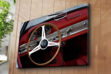 Lerretsbilde 70x100 cm - Klassisk bilinteriør med fokus på rattet og dashbordet - Rød / Sølv / Svart - Interiør - Maleri & posters - Lerretsbilder