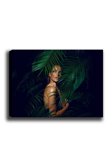 Lerretsbilde 70x100 cm - Kvinne delvis skjult bak grønne palmeblader - Mørk grønn / Lys grønn / Beige - Interiør - Maleri & posters - Lerretsbilder