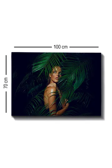 Lerretsbilde 70x100 cm - Kvinne delvis skjult bak grønne palmeblader - Mørk grønn / Lys grønn / Beige - Interiør - Maleri & posters - Lerretsbilder