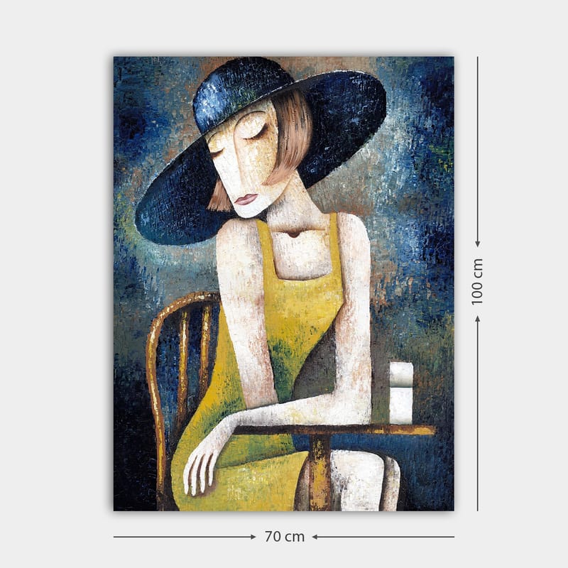 Lerretsbilde 70x100 cm - Kvinne i gul kjole sitter ved et bord med en hvit kopp, iført en stor svart hatt - Gul / Svart / Blågrønn - Interiør - Maleri & posters - Lerretsbilder