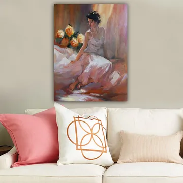 Lerretsbilde 70x100 cm - Kvinne i hvit kjole som sitter avslappet med roser i bakgrunnen - Hvit / Rosa / Oransje - Interiør - Maleri & posters - Lerretsbilder