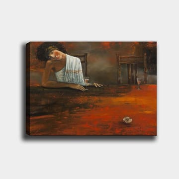 Lerretsbilde 70x100 cm - Kvinne lener seg avslappet over et bord med et glass i hånden, omgitt av en dempet og varm atmosfære - Mørk rød / Brun / Beige - Interiør - Maleri & posters - Lerretsbilder