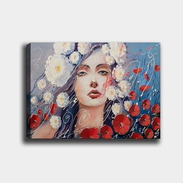 Lerretsbilde 70x100 cm - Kvinne med blomster i håret, omgitt av røde blomster og en blå bakgrunn - Hvit / Rød / Blå - Interiør - Maleri & posters - Lerretsbilder