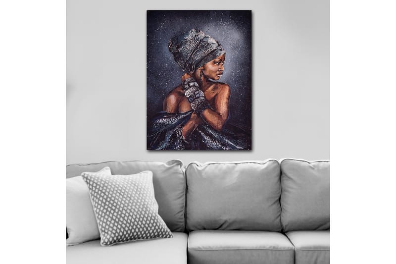 Lerretsbilde 70x100 cm - Kvinne med elegant hodeplagg og smykker, avbildet i profil - Mørk brun / Svart / Grå - Interiør - Maleri & posters - Lerretsbilder