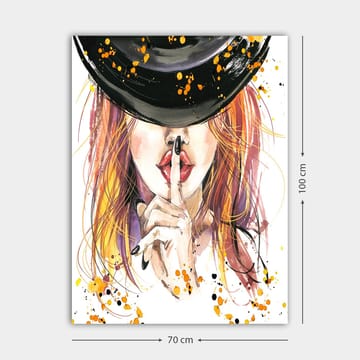 Lerretsbilde 70x100 cm - Kvinne med rødlig hår som holder en finger mot leppene i en stillhetsgest - Rød / Svart / Oransje - Interiør - Maleri & posters - Lerretsbilder
