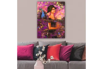 Lerretsbilde 70x100 cm - Kvinne med stor hatt og vinger, som uttrykker en følelse av mystikk og styrke - Lilla / Blå / Oransje - Interiør - Maleri & posters - Lerretsbilder