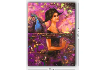 Lerretsbilde 70x100 cm - Kvinne med stor hatt og vinger, som uttrykker en følelse av mystikk og styrke - Lilla / Blå / Oransje - Interiør - Maleri & posters - Lerretsbilder