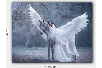 Lerretsbilde 70x100 cm - Kvinne med vinger som omfavner en grå hest med store hvite vinger - Hvit / Grå / Lys blå - Interiør - Maleri & posters - Lerretsbilder