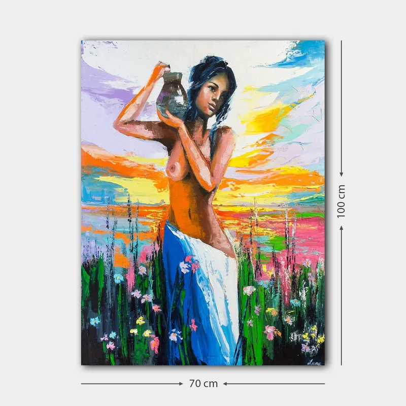 Lerretsbilde 70x100 cm - Kvinne som bærer en potte, omgitt av blomster og en fargerik himmel ved solnedgang - Oransje / Blå / Grønn - Interiør - Maleri & posters - Lerretsbilder