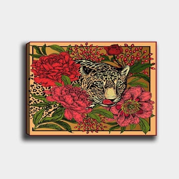 Lerretsbilde 70x100 cm - Leopard omgitt av fargerike blomster og grønne blader - Rød / Grønn / Beige - Interiør - Maleri & posters - Lerretsbilder