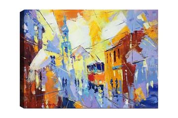 Lerretsbilde 70x100 cm - Livlig bybilde med en trikk som kjører gjennom en fargerik gate - Gul / Blå / Oransje - Interiør - Maleri & posters - Lerretsbilder