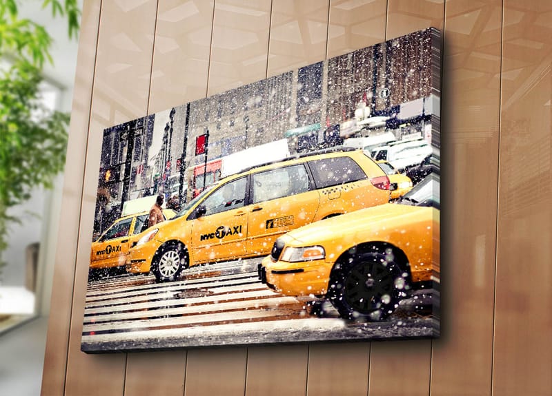 Lerretsbilde 70x100 cm - Livlig bybilde med gule drosjer som kjører gjennom snøfall i New York City - Gul / Svart - Interiør - Maleri & posters - Lerretsbilder