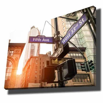 Lerretsbilde 70x100 cm - Livlig bybilde med veiskilt i et kryss i en storby - Blå / Brun / Grønn - Interiør - Maleri & posters - Lerretsbilder