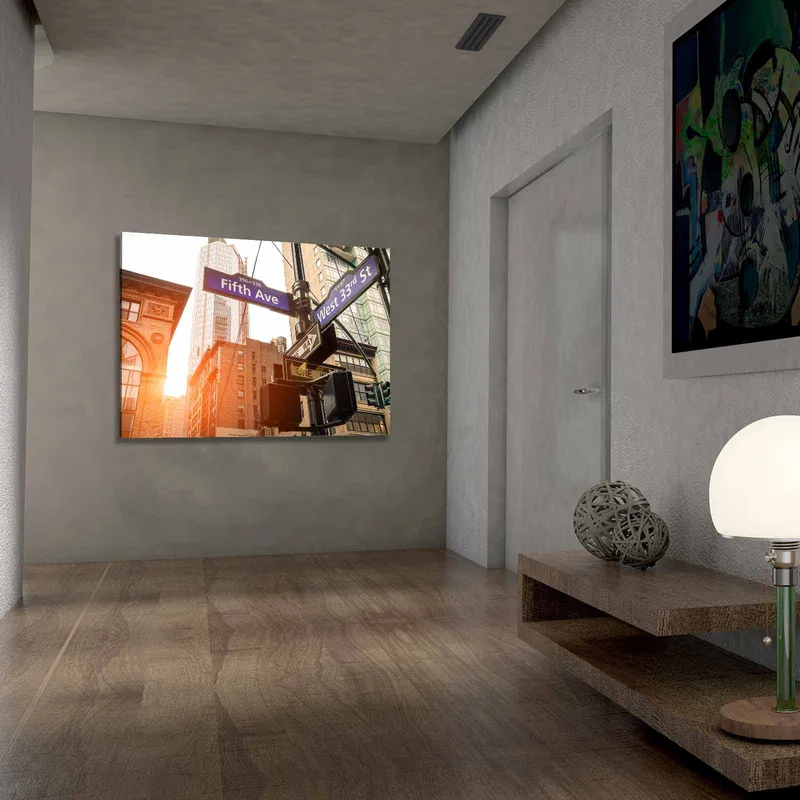 Lerretsbilde 70x100 cm - Livlig bybilde med veiskilt i et kryss i en storby - Blå / Brun / Grønn - Interiør - Maleri & posters - Lerretsbilder