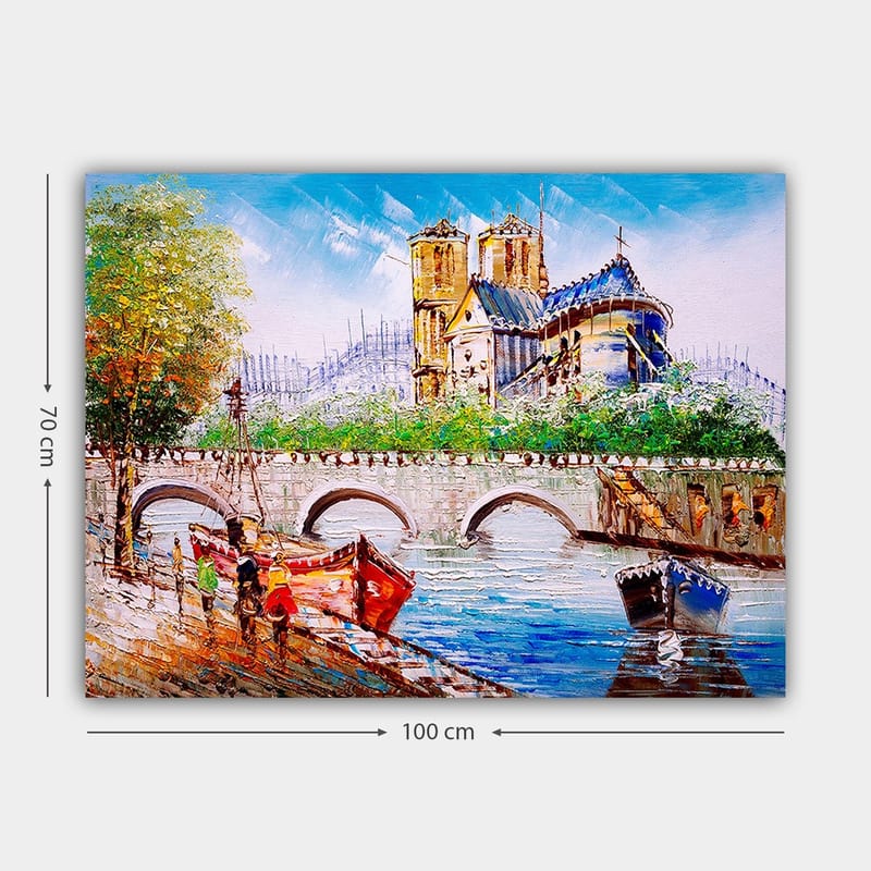 Lerretsbilde 70x100 cm - Livlig scene ved en bro med fargerike båter og en imponerende bygning i bakgrunnen - Blå / Rød / Grønn - Interiør - Maleri & posters - Lerretsbilder