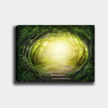 Lerretsbilde 70x100 cm - Magisk skogsti med lys som skinner gjennom trærnes grønne vegetasjon - Grønn / Lys gul - Interiør - Maleri & posters - Lerretsbilder