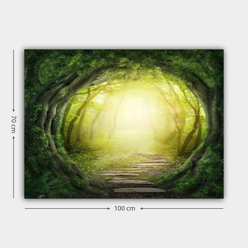 Lerretsbilde 70x100 cm - Magisk skogsti med lys som skinner gjennom trærnes grønne vegetasjon - Grønn / Lys gul - Interiør - Maleri & posters - Lerretsbilder