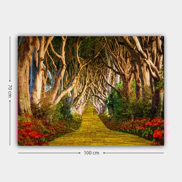 Lerretsbilde 70x100 cm - Magisk sti omkranset av blomster som fører gjennom en tunnel av trær - Gul / Grønn / Rød - Interiør - Maleri & posters - Lerretsbilder