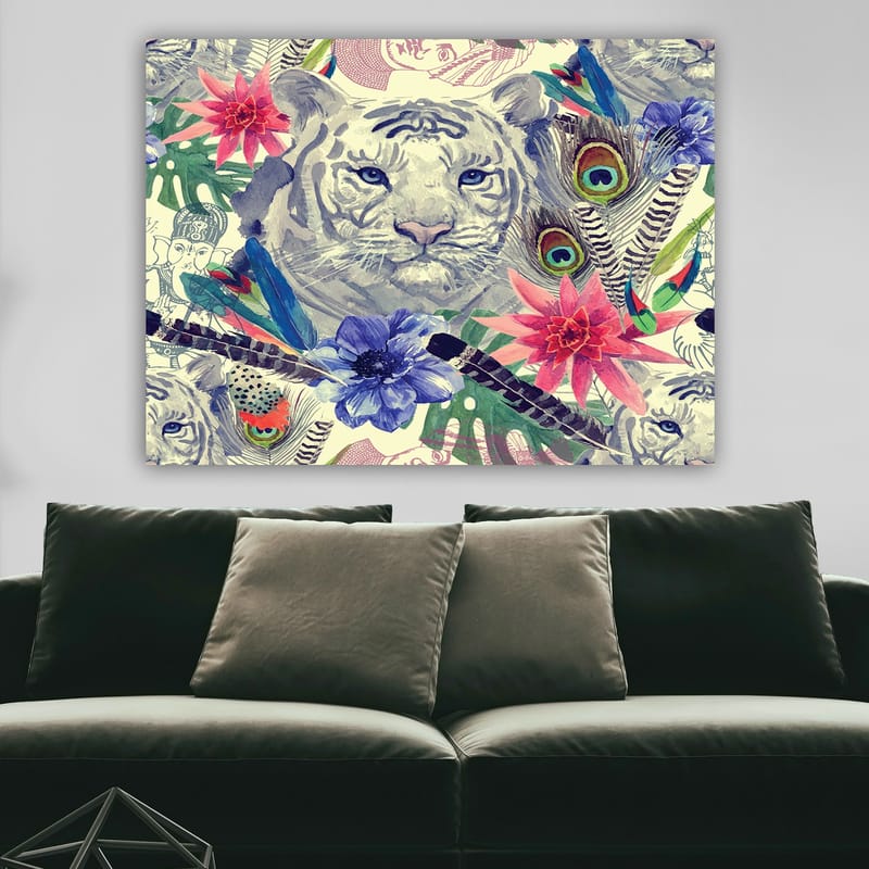 Lerretsbilde 70x100 cm - Majestetisk hvit tiger omgitt av fargerike blomster og fjær - Hvit / Grønn / Rosa - Interiør - Maleri & posters - Lerretsbilder