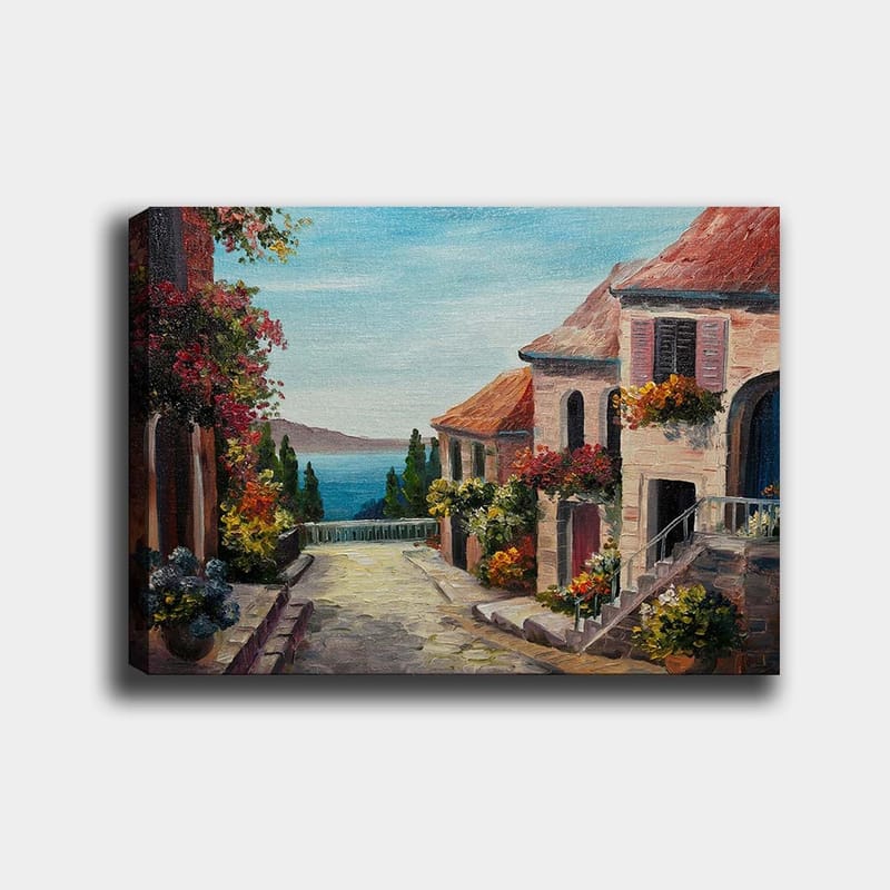 Lerretsbilde 70x100 cm - Malerisk gate med blomster og hus ved sjøen - Blå / Terrakotta / Grønn - Interiør - Maleri & posters - Lerretsbilder