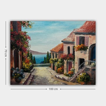 Lerretsbilde 70x100 cm - Malerisk gate med blomster og hus ved sjøen - Blå / Terrakotta / Grønn - Interiør - Maleri & posters - Lerretsbilder