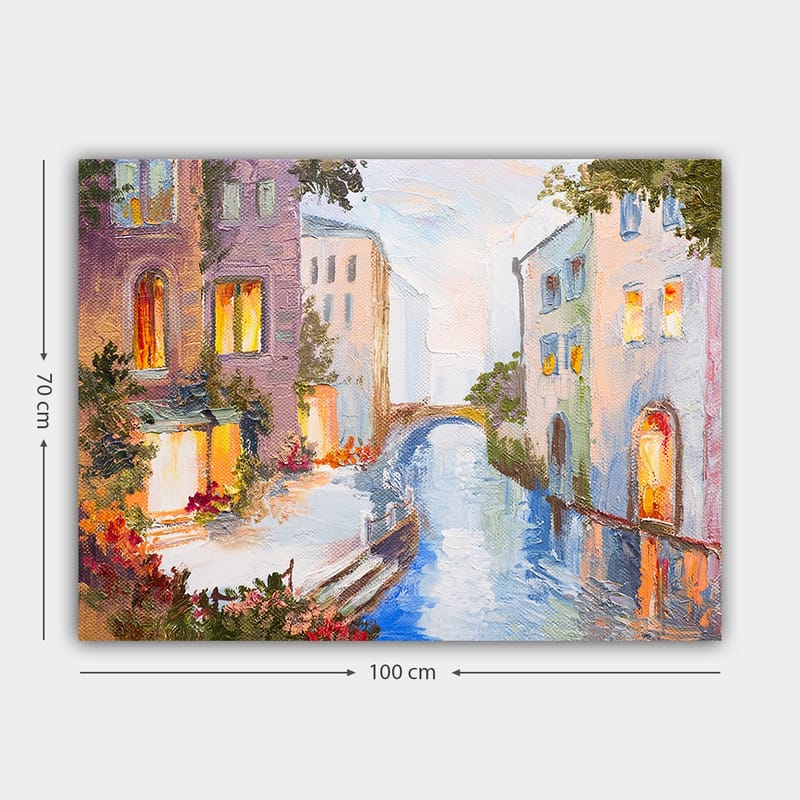 Lerretsbilde 70x100 cm - Malerisk kanal med fargerike hus og en bro som speiler seg i vannet - Lys blå / Lilla / Oransje - Interiør - Maleri & posters - Lerretsbilder