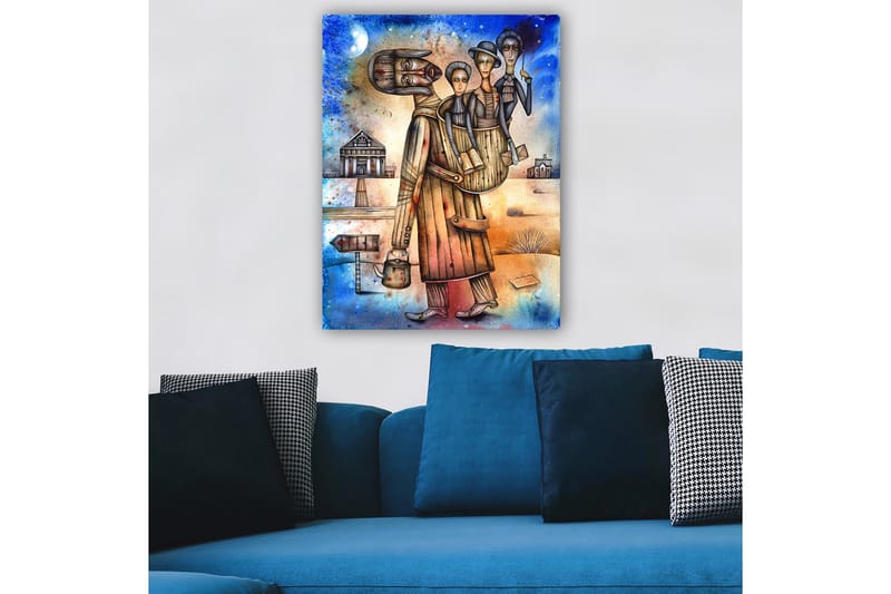 Lerretsbilde 70x100 cm - Mann som bærer en kvinne og et barn på ryggen, omgitt av et landskap med hus og et skilt - Blå / Brun / Beige - Interiør - Maleri & posters - Lerretsbilder