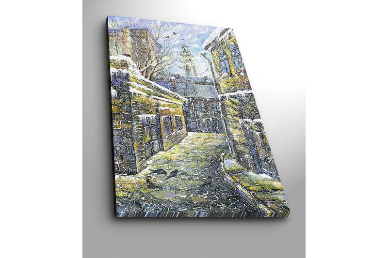 Lerretsbilde 70x100 cm - Melkeveien omgitt av gamle bygninger med snø på takene - Gul / Blå / Hvit - Interiør - Maleri & posters - Lerretsbilder