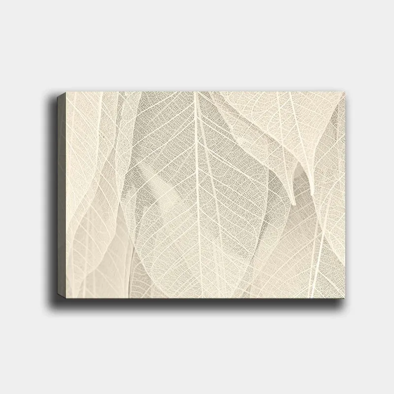 Lerretsbilde 70x100 cm - Myk og subtil komposisjon av gjennomskinnelige blader som skaper en følelse av ro og harmoni, Lys beige / Hvit