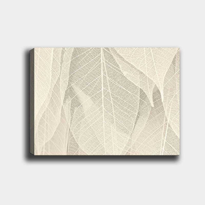 Lerretsbilde 70x100 cm - Myk og subtil komposisjon av gjennomskinnelige blader som skaper en følelse av ro og harmoni, Lys beige / Hvit