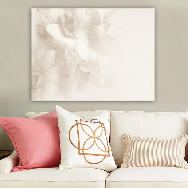 Lerretsbilde 70x100 cm - Myke blomster i subtile hvite nyanser - Hvit / Lys beige - Interiør - Maleri & posters - Lerretsbilder