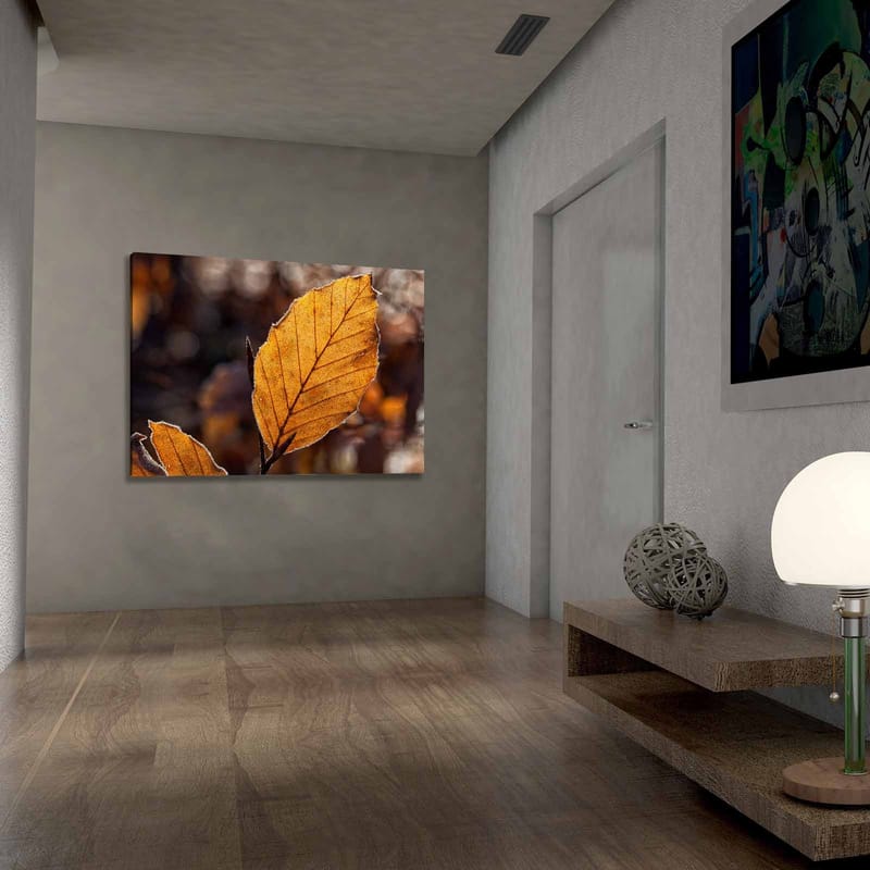 Lerretsbilde 70x100 cm - Nærbilde av et gyllent høstblad med detaljerte årer - Gyllenoransje / Brun - Interiør - Maleri & posters - Lerretsbilder