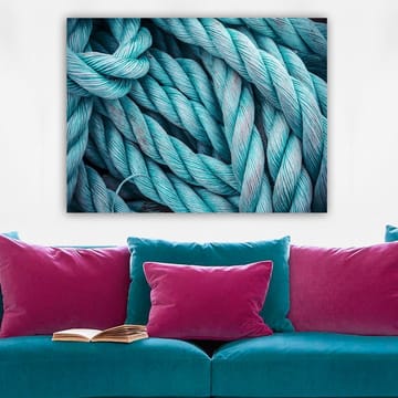 Lerretsbilde 70x100 cm - Nærbilde av sammenflettede tau som skaper en dynamisk og teksturert komposisjon - Turkis / Lys blå - Interiør - Maleri & posters - Lerretsbilder
