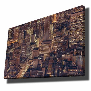 Lerretsbilde 70x100 cm - Nattbilde av en storby med glitrende lys fra bygninger og gater - Mørk blå / Gull / Grå - Interiør - Maleri & posters - Lerretsbilder