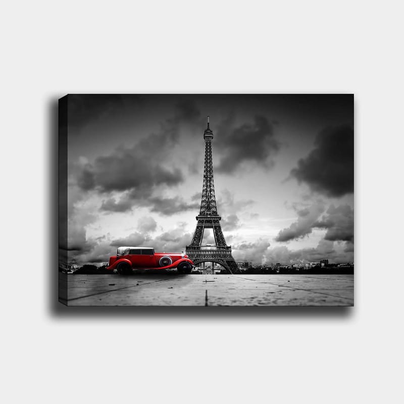 Lerretsbilde 70x100 cm - Rød veteranbil foran Eiffeltårnet i et svart-hvitt bymiljø - Rød / Svart / Hvit - Interiør - Maleri & posters - Lerretsbilder