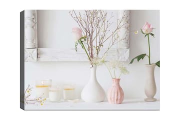 Lerretsbilde 70x100 cm - Rolig komposisjon av blomster i forskjellige vaser med en romantisk følelse - Lys rosa / Hvit / Beige - Interiør - Maleri & posters - Lerretsbilder