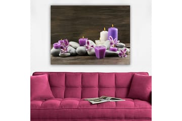Lerretsbilde 70x100 cm - Rolig komposisjon av stearinlys og steiner med lilla og hvite lys omgitt av blomster - Lilla / Hvit / Grå - Interiør - Maleri & posters - Lerretsbilder