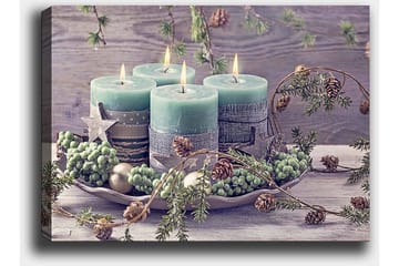 Lerretsbilde 70x100 cm - Rolig samling av fire lys omgitt av grøntområder og dekorasjoner - Grønn / Lys blå / Brun - Interiør - Maleri & posters - Lerretsbilder