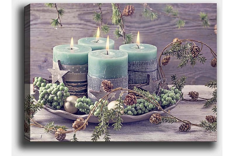 Lerretsbilde 70x100 cm - Rolig samling av fire lys omgitt av grøntområder og dekorasjoner - Grønn / Lys blå / Brun - Interiør - Maleri & posters - Lerretsbilder