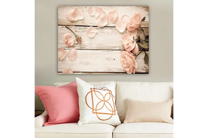 Lerretsbilde 70x100 cm - Romantisk komposisjon av roser og roseblader på en treflate - Lys rosa / Grønn - Interiør - Maleri & posters - Lerretsbilder