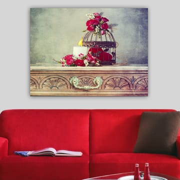 Lerretsbilde 70x100 cm - Romantisk komposisjon med blomster, et stearinlys og et fuglebur - Dyp rød / Hvit / Grønn - Interiør - Maleri & posters - Lerretsbilder