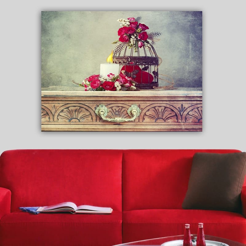 Lerretsbilde 70x100 cm - Romantisk komposisjon med blomster, et stearinlys og et fuglebur - Dyp rød / Hvit / Grønn - Interiør - Maleri & posters - Lerretsbilder