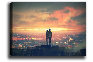 Lerretsbilde 70x100 cm - Romantisk silhuett av et par som står sammen og beundrer en solnedgang over en by - Oransje / Blå / Svart - Interiør - Maleri & posters - Lerretsbilder