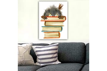 Lerretsbilde 70x100 cm - Søt, nysgjerrig figur som titter frem bak en stabel med bøker - Svart / Beige / Oransje - Interiør - Maleri & posters - Lerretsbilder