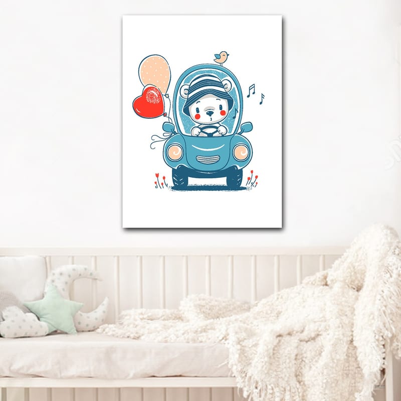 Lerretsbilde 70x100 cm - Søt bjørn i en bil som holder ballonger og ser glad ut - Blå / Rød / Beige - Interiør - Maleri & posters - Lerretsbilder